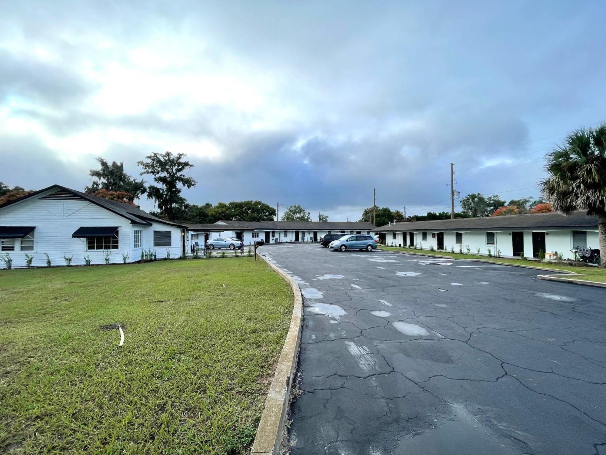 Deland Motel Exterior photo